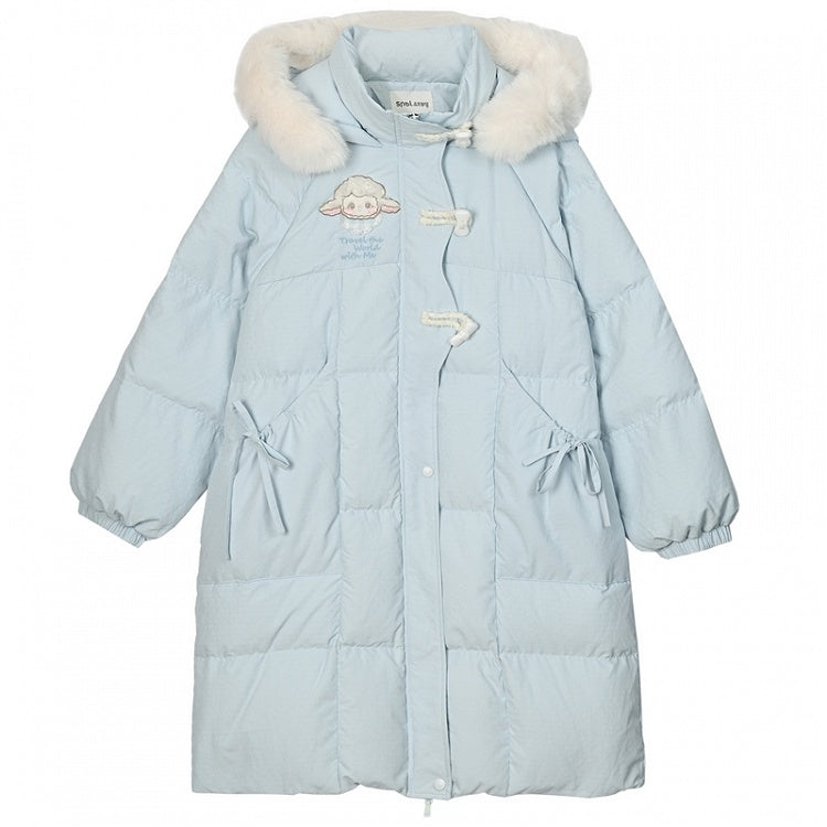 ブルーのキュートなラムアップリケの蝶結びディテールフード付きダウンコートロングバージョン