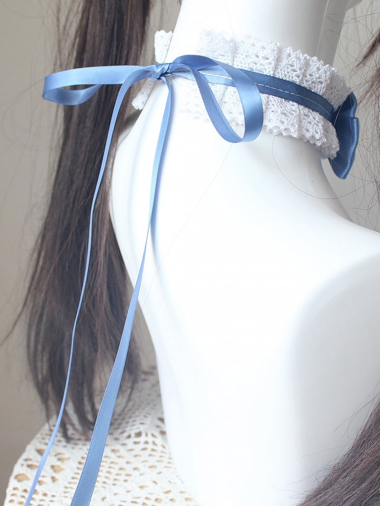 Blauer Choker mit Schleife und Rüschen, Dusty