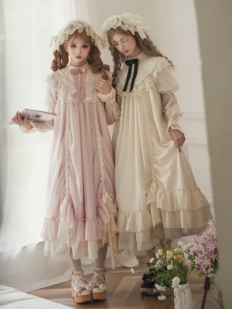 Beiges Lolita-Kleid mit kurzen, weiten Ärmeln und Kordelzug und Rosettendetails