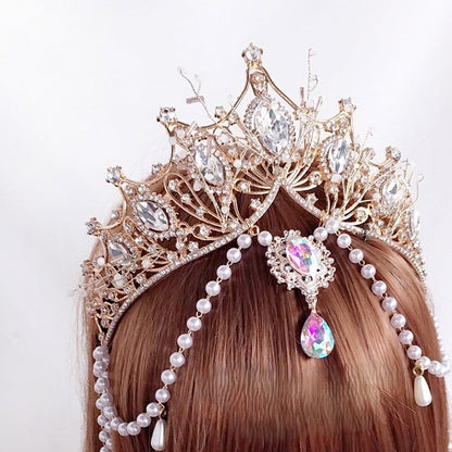 Lolita ornée de perles et de strass, avec une couronne à chaînes