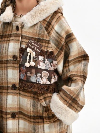 Brauner Wollmantel mit süßer Bären-Applikation und kariertem Kapuze, kurze Version