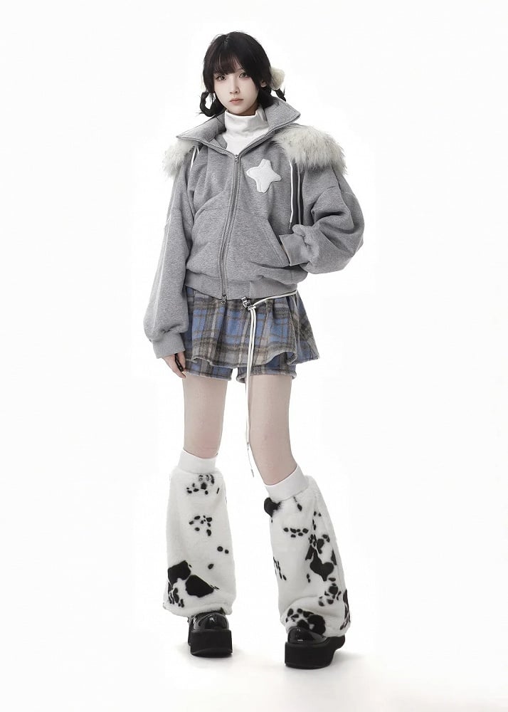 フェイクファーカラーのスターアップリケ付きグレーコート