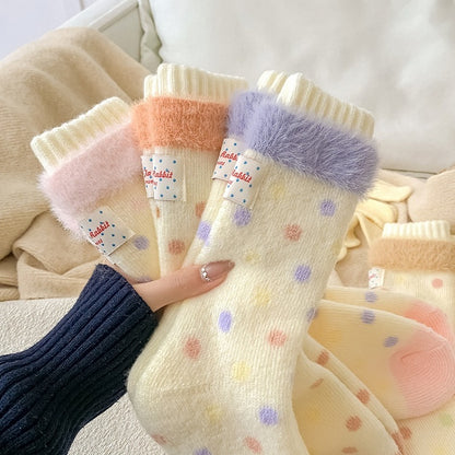 クリーミーな黄色の可愛い水玉模様のふくらはぎソックス