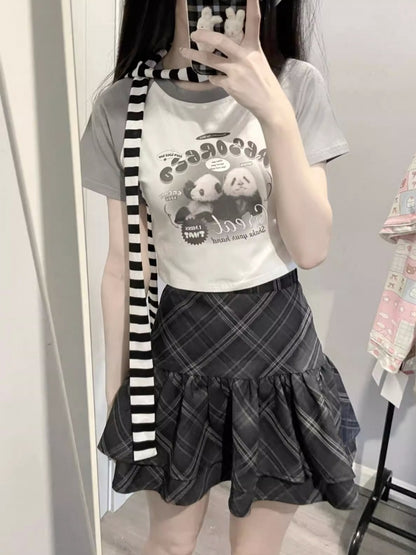 Weißes, graues Crop-Top mit süßem Panda-Print