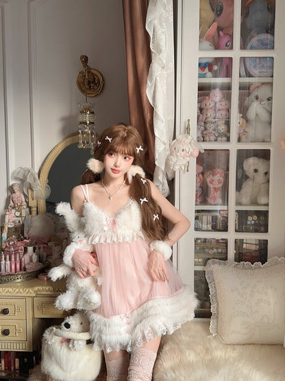 Kleid mit Tüll-Imitat-Unterkleid-Akzenten aus Pelz Rosa