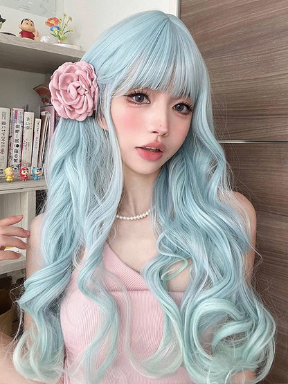 Hellblaue, gewellte Perücke mit Pony, 60 cm unter der Brustlänge