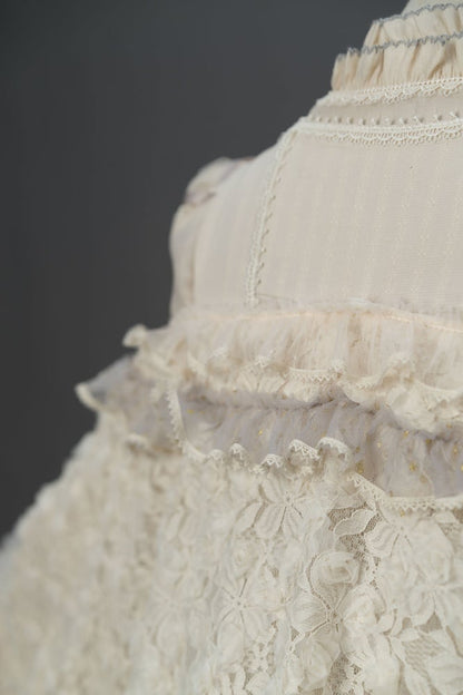 ベージュの花柄刺繍ショール