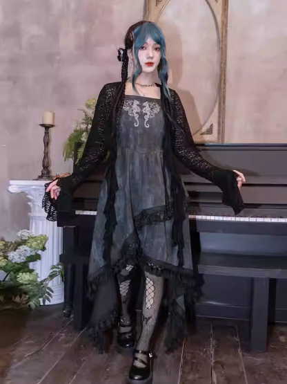 Strickjacke Asymmetrischer Hohlsaum Glockenrüschen Schwarze Spitzenärmel