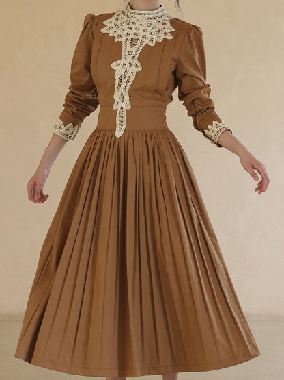 Braunes Vintage-Kleid mit Stehkragen und langen Puffärmeln