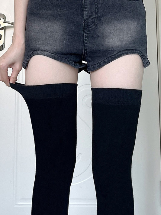 ブラックグレーのオーバーニーストッキング（厚手バージョン）