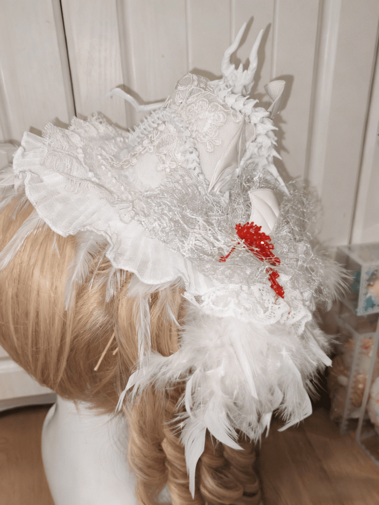and White Gothic Decor Dragon Mini Feather / Bone Black Hat with Lolita