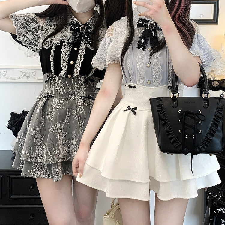 ジライケイ ブラック/ブルー/ホワイト カットアウトショルダーケープデザイン レースブラウス