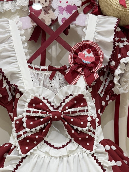 / 青、ピンク、赤のブローチアップリケカップケーキ