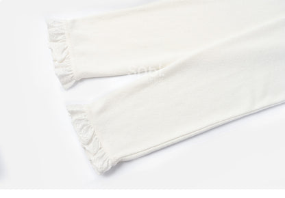 Weißes Slim-Fit-Top mit Rundhalsausschnitt und Spitzenbesatz