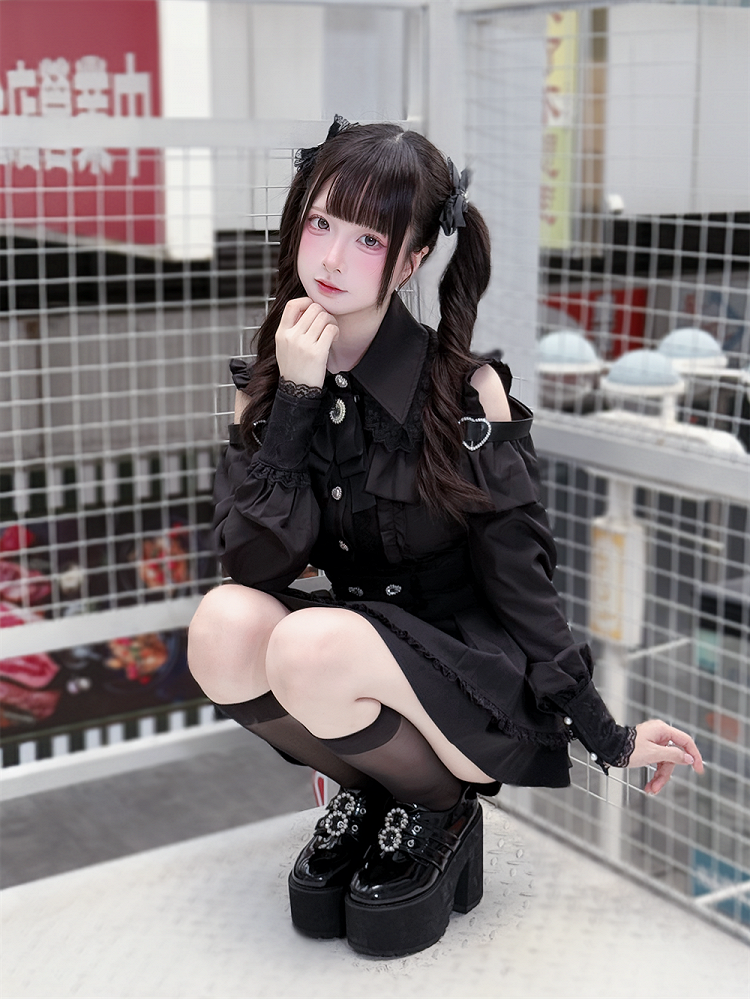 Kei Look Blouse Buckle Cutout Black Shoulder Heart Decorative with | Jirai