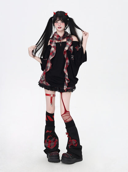 Glamouröser Schal-Ausschnitt mit T-Shirt, rot kariert, Stern-Applikationen, schwarz, asymmetrisch