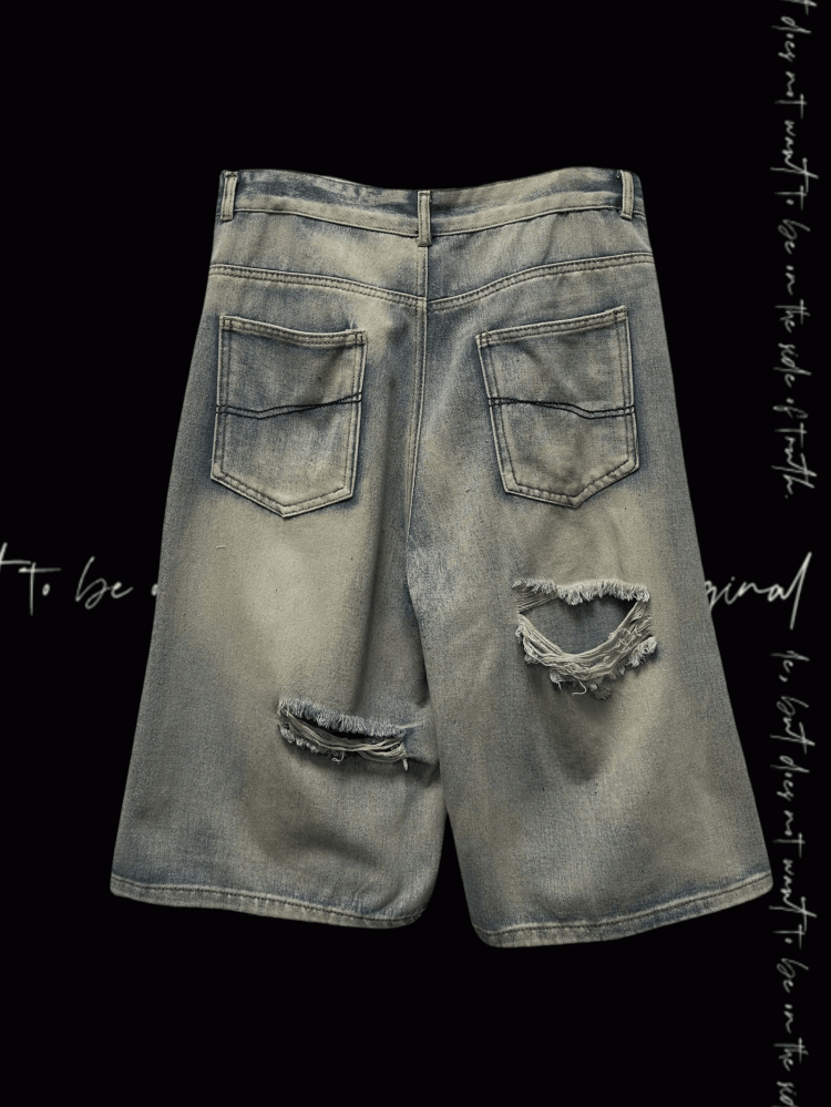 Blaue Punk-Jeans mit überkreuzten Trägern und Löchern im Distressed-Look im Y2K-Stil