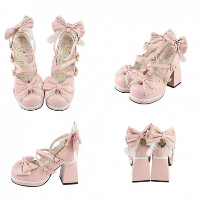 Blockschleife, überkreuzte High Heels, Schnallen am abnehmbaren rosa Oberteil mit Herzdesign