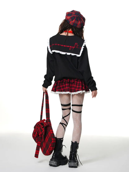 赤いチェック柄レーストリムスカート