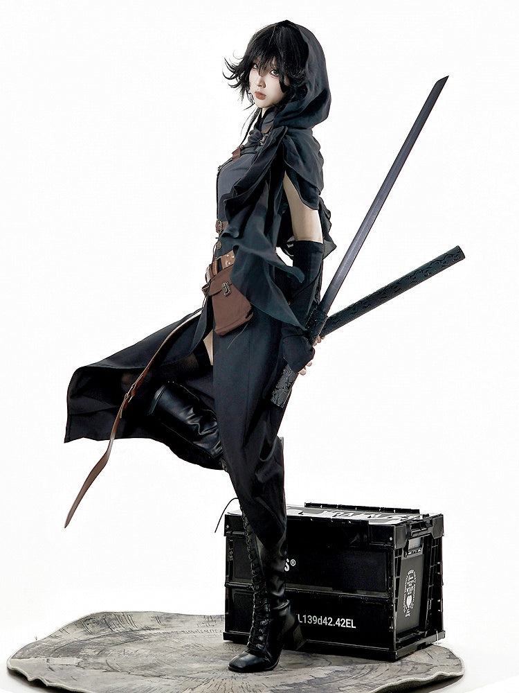 ショールグレードレス、袖あり、太もも丈、ノースリーブ、ベルト、スリット入り、ブラックショートパンツ、フード付き