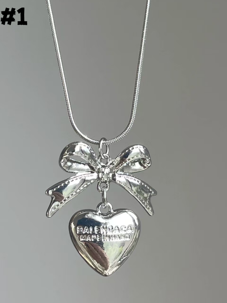 Halskette mit Schleifenanhänger in Silber