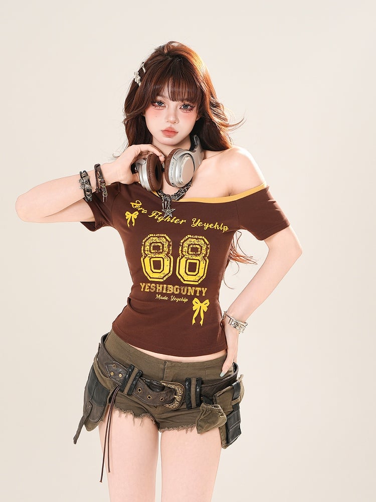 アシンメトリーネックライン ナンバープリント スリムフィット ブラック/コーヒーTシャツ