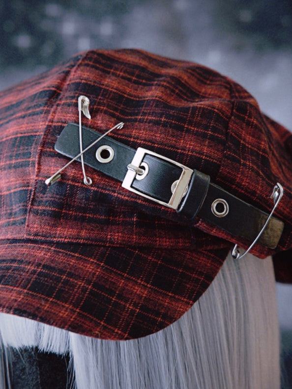 Baskenmütze Rot Plaid Und Schnalle Details Pins Schwarz Mit Muster