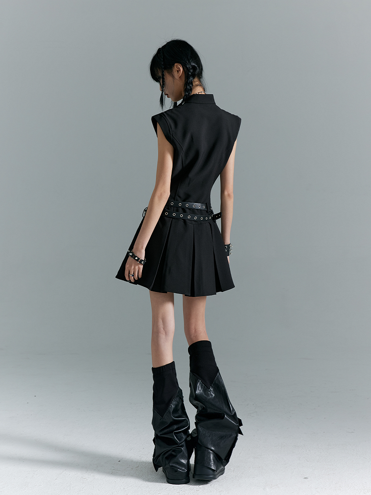 Schwarzes Cheongsam-A-Linien-Punkkleid mit Metallakzenten und Ausschnitt