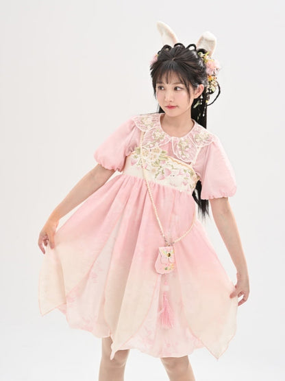 Ombre Style Spaghettiträgerkleid Empire Rosa Taille Erdbeerstickerei Cheongsam