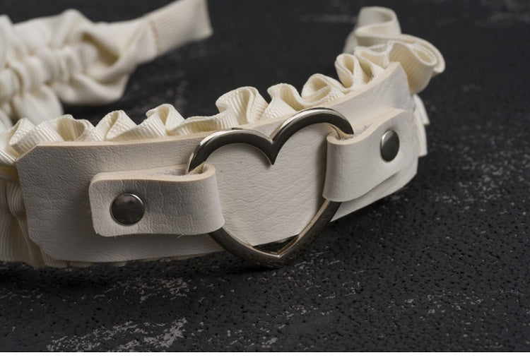 Weißer Gothic Handgemachter Herzförmiger Ring mit Rüschen KC