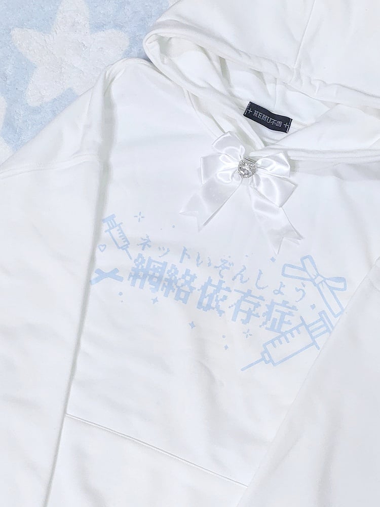 Hoodie with Print Bow Kawaii Yami Blue Syringe and White/Black Brooch Pink
