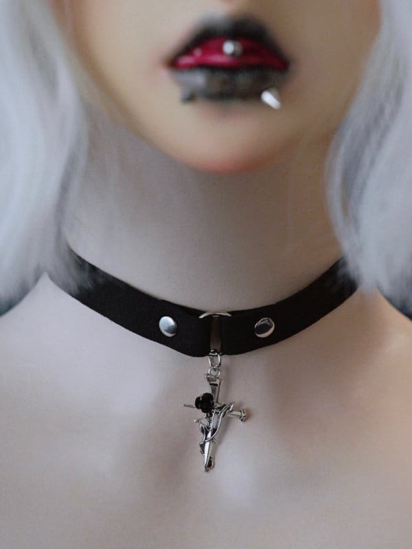 Kreuz verzierter Choker Gothic Anhänger Rosette Schwarz
