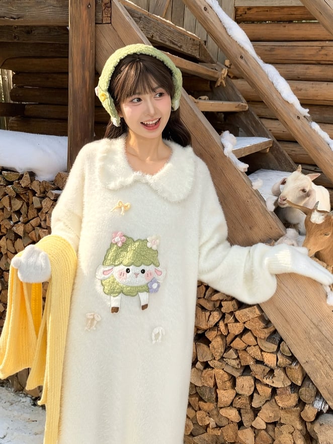 Süßes weißes Strickkleid mit Peter-Pan-Kragen und Lamm-Applikation