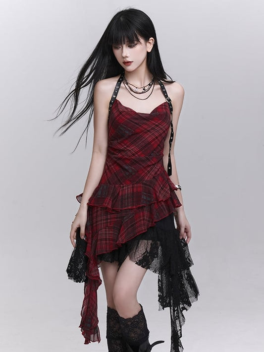 レッドチェックのカスケーディングフリルホルターネックトップ、バックルストラップ