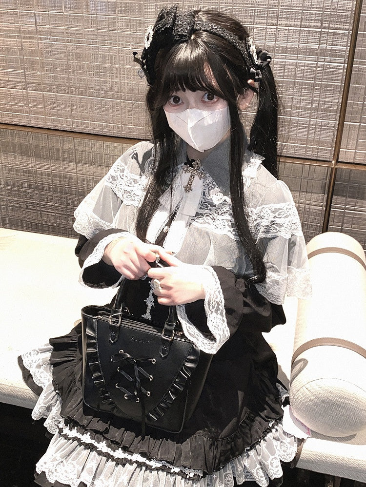 Jirai Kei Bluse im Landminenstil, weiß und schwarz/ganz schwarz, mit Cape-Design aus Spitze