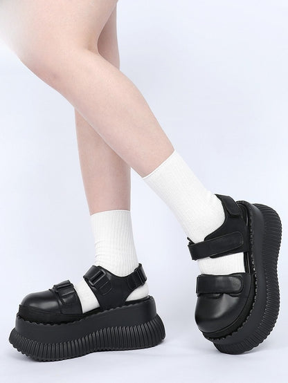 - Plateau-Riemenverschlüsse mit Slingback-Sandalen mit schwarzem Klettverschluss