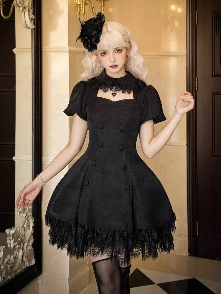 Robe Lolita gothique noire à manches courtes bouffantes et décolleté découpé, ourlet en dentelle