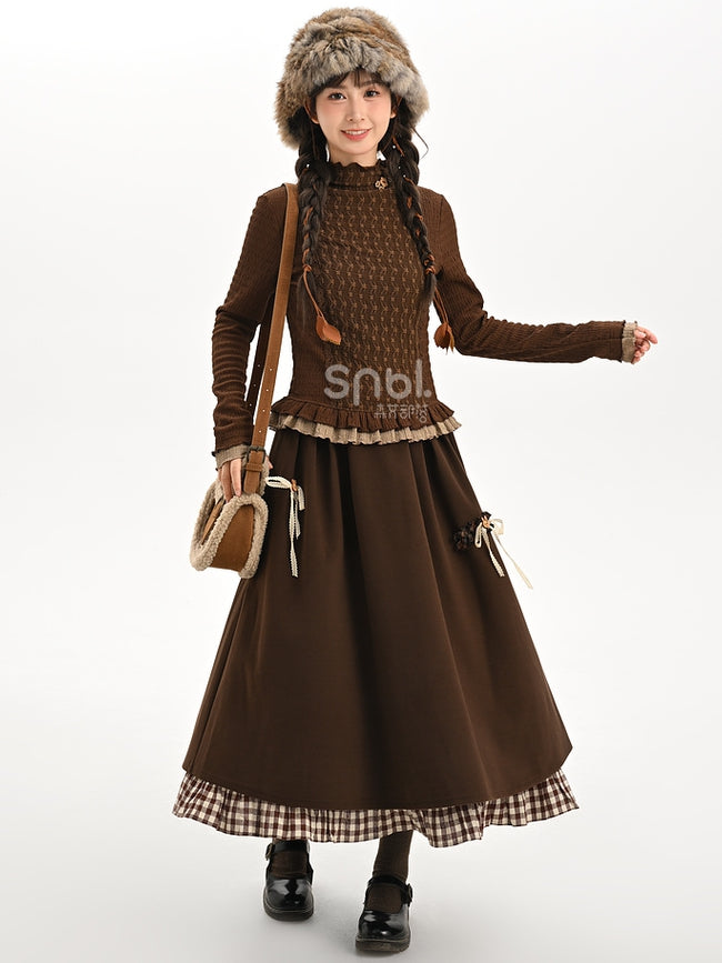 Braunes Oberteil mit Rüschenausschnitt und langen Ärmeln und Rüschensaum