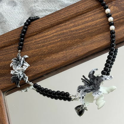 黒と白の花柄チャイナドレス風ビーズネックレス