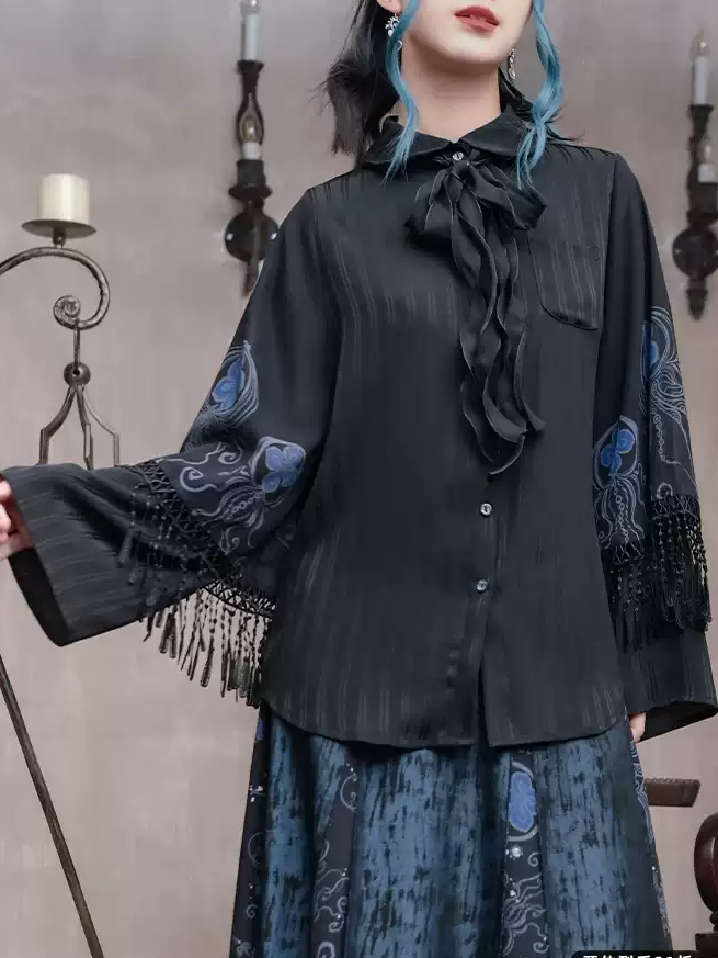 襟付きクラゲ風プリントブラウス、セルフタイ付きブルーピーターブラックパンボウタッセルカフスチャイナドレス