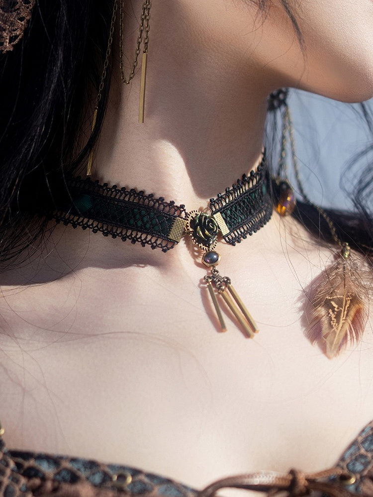黒とダークグリーンのタッセル付きチョーカーレーススチームパンク
