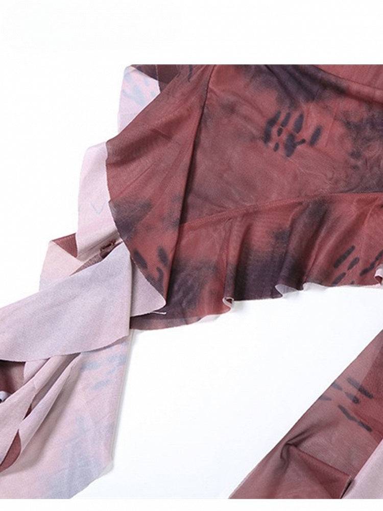 ワイン色のカスケーディングレッドのフリル裾のダイタイキャミデザイントップス、アシンメトリーなアクセント