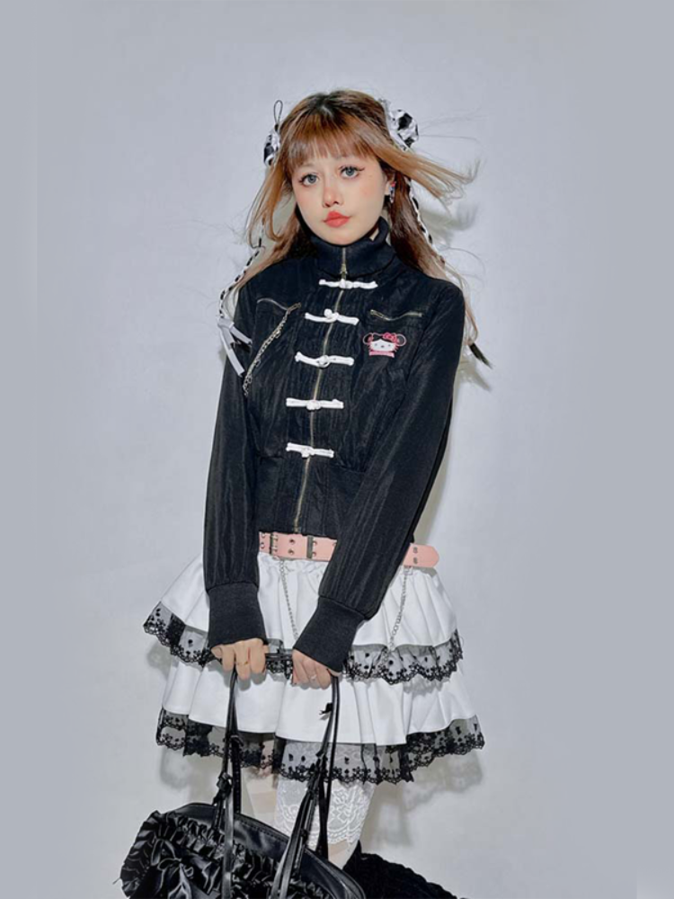 Schwarzes Kitten-Top mit hohem Halsausschnitt und Ketten- und Nadeldetail