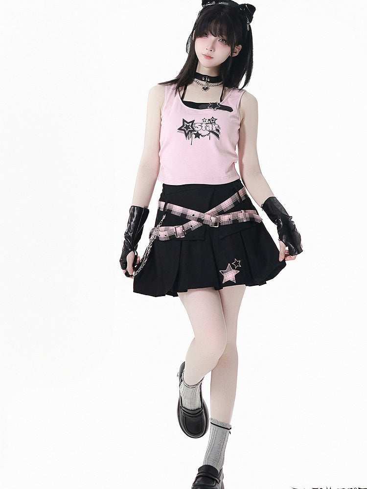 ピンクチェック柄バックルストラップ、スターアップリケ、ブラックボックスプリーツスカート
