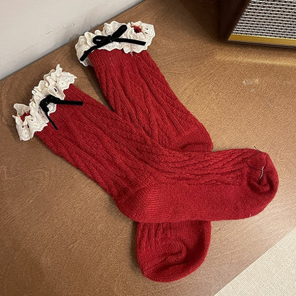 Rote süße Wadensocken mit Spitzenbesatz und Schleife