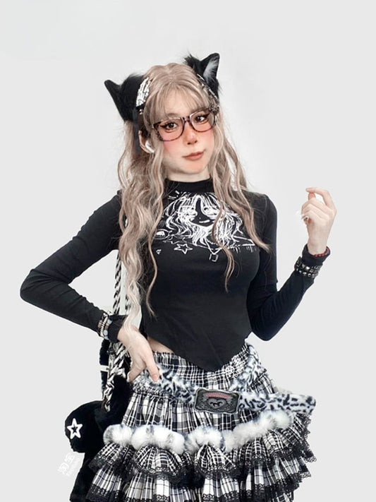 Schwarzes Top mit Stehkragen und Cartoon-Print