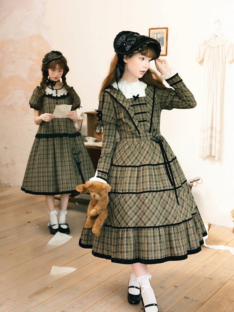 mit Ärmeln, elegantes, klassisches kariertes Kleid und schwarzem, langem Ausschnitt, grüne Paspelspitze, Lolita