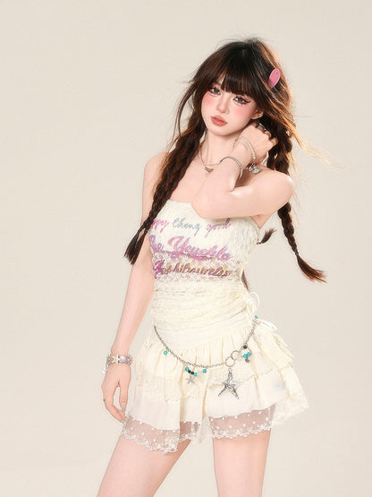 Lace Glamorous Trägerloses Top mit Buchstaben-Print in Apricot