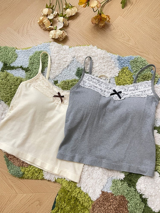 アプリコットグレーのレーストリム ボウノット キャミソールトップ