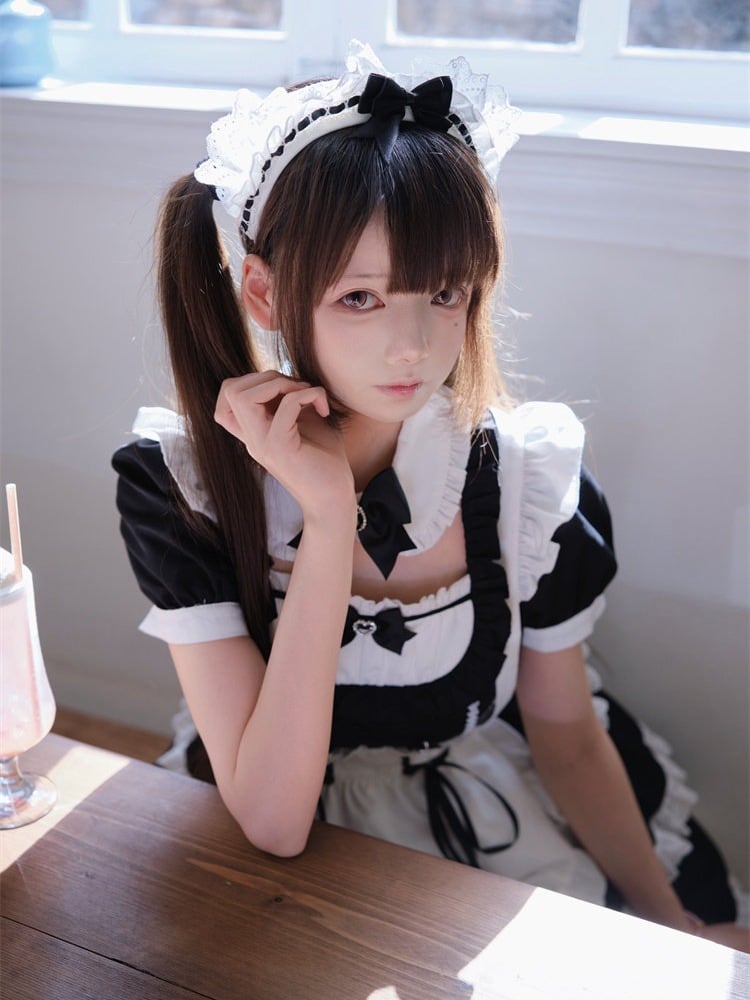 Maid Jirai-Kei Black White Tiered Dress Lace Trim Short Sleeve - Puppet Bombs